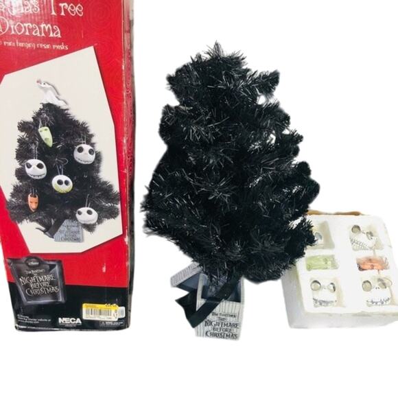 Disney NECA Nightmare Before Christmas Tree Diorama With mini Resin Masks - Picture 6 of 13